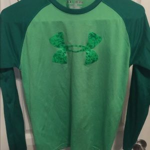 Boys Under Armour shirt in excellent shape